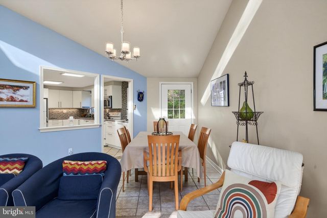 2 SUNSET DR, Paoli, PA 19301