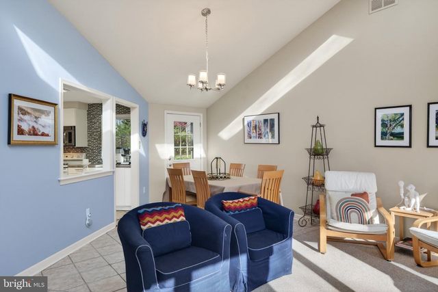 2 SUNSET DR, Paoli, PA 19301