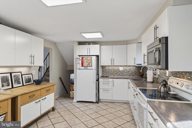 2 SUNSET DR, Paoli, PA 19301