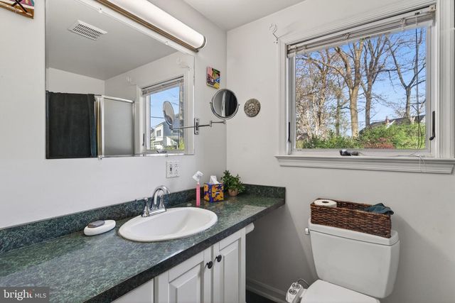 2 SUNSET DR, Paoli, PA 19301