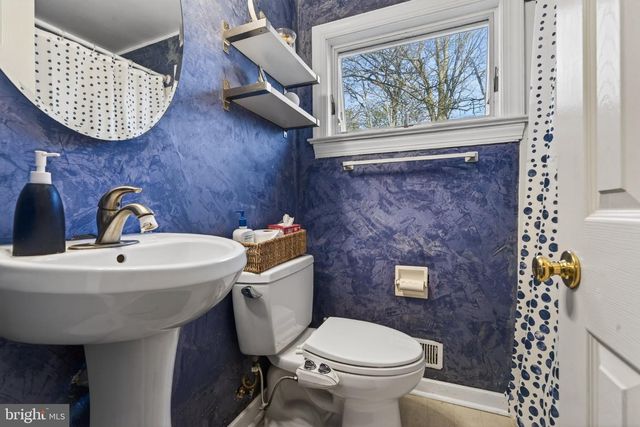 2 SUNSET DR, Paoli, PA 19301