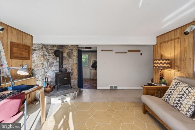 2 SUNSET DR, Paoli, PA 19301