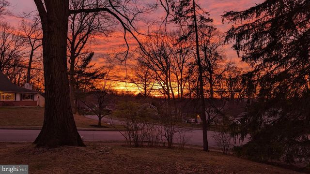 2 SUNSET DR, Paoli, PA 19301