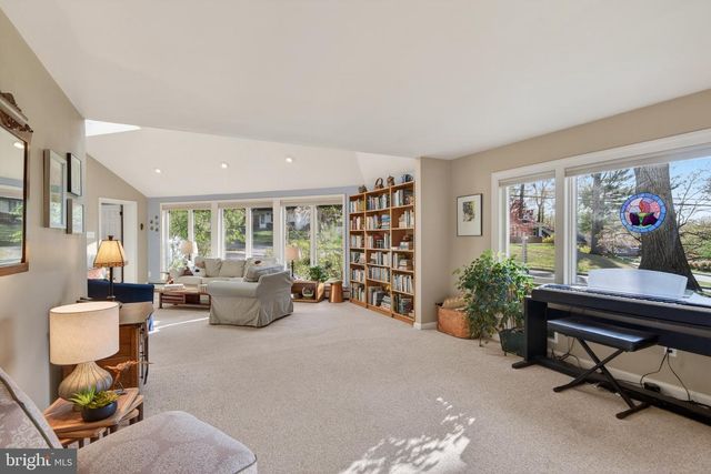 2 SUNSET DR, Paoli, PA 19301