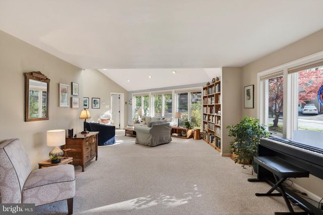 2 SUNSET DR, Paoli, PA 19301