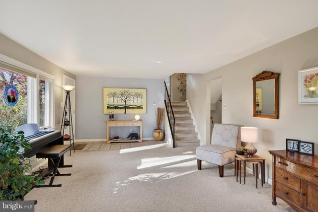 2 SUNSET DR, Paoli, PA 19301