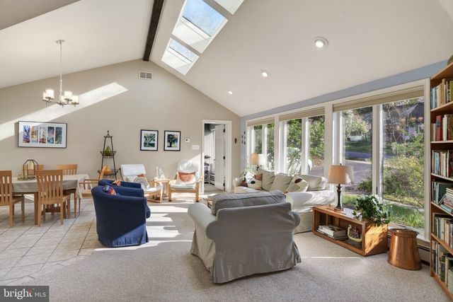 2 SUNSET DR, Paoli, PA 19301