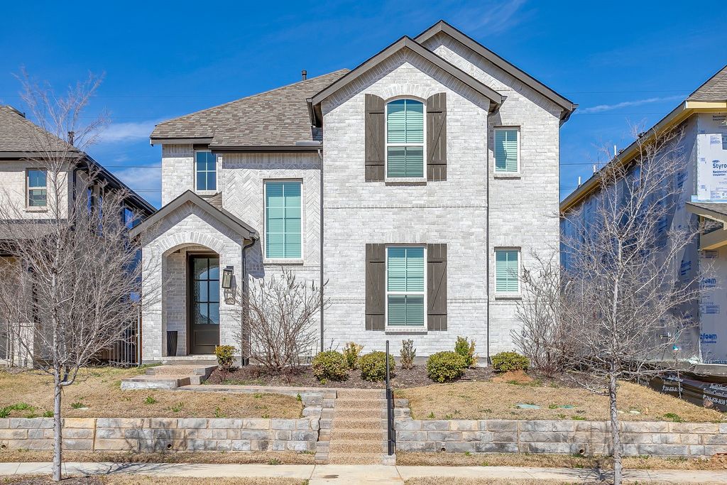 925 Carnation Drive, Crowley, TX 76036