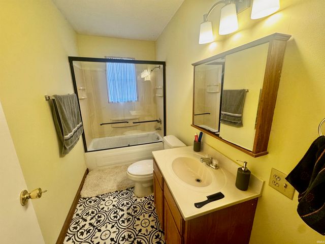 7190 W May Road, Bloomington, IN 47403