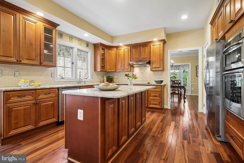 Image 10 of property listing at 13236 MAPLECREST DR, Potomac, MD 20854