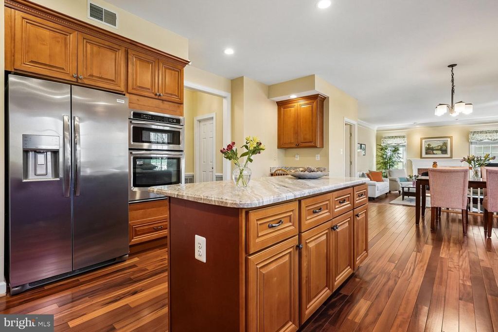 Image 11 of property listing at 13236 MAPLECREST DR, Potomac, MD 20854