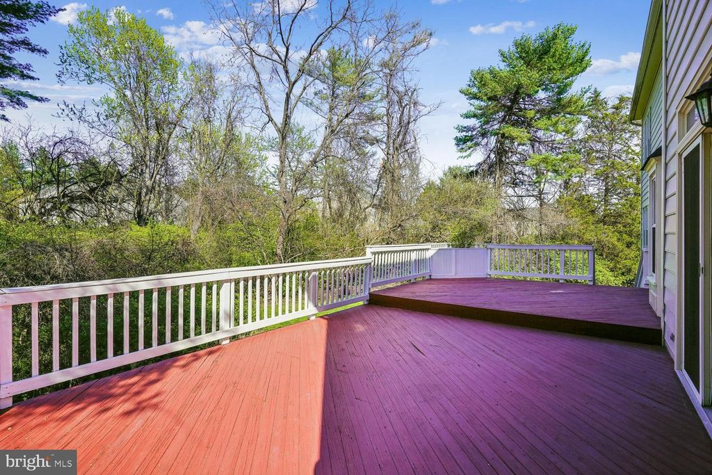 Image 17 of property listing at 13236 MAPLECREST DR, Potomac, MD 20854