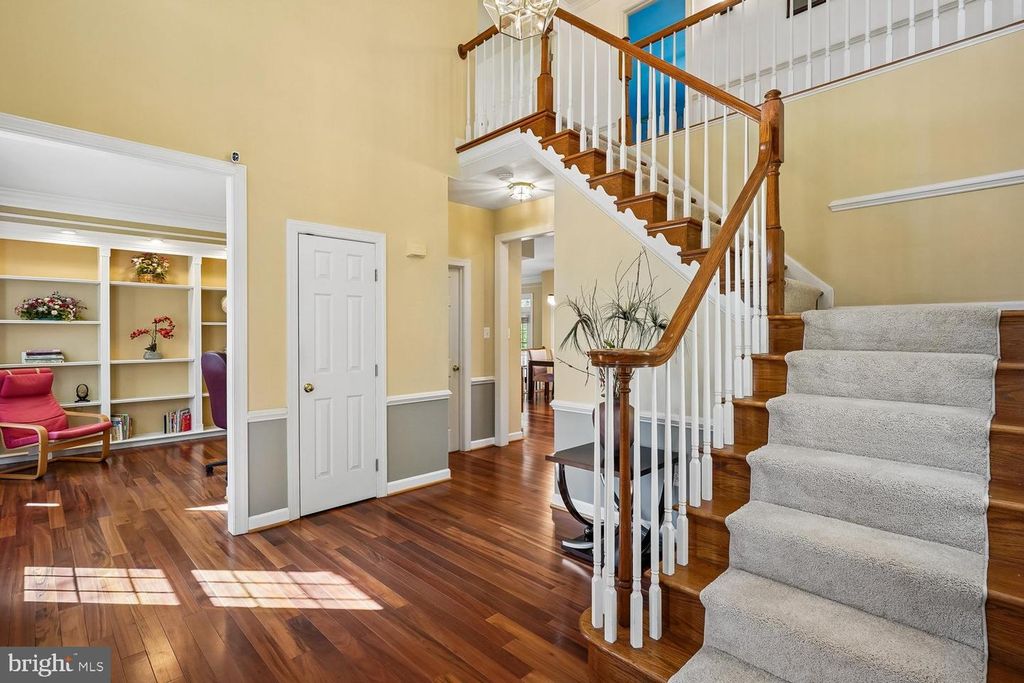 Image 3 of property listing at 13236 MAPLECREST DR, Potomac, MD 20854