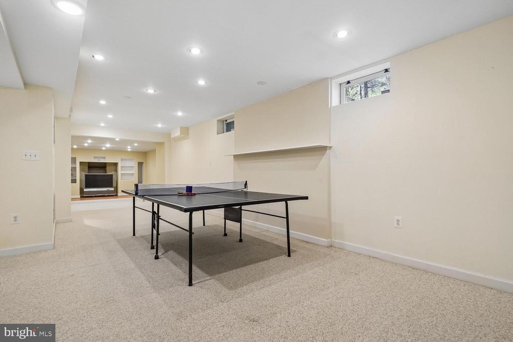 Image 33 of property listing at 13236 MAPLECREST DR, Potomac, MD 20854