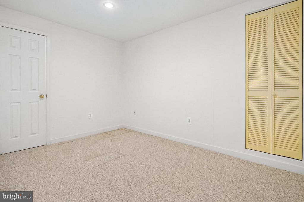 Image 37 of property listing at 13236 MAPLECREST DR, Potomac, MD 20854