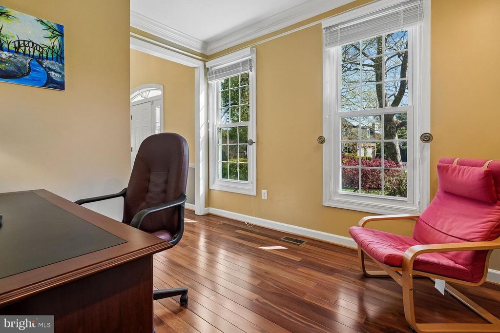 Image 5 of property listing at 13236 MAPLECREST DR, Potomac, MD 20854