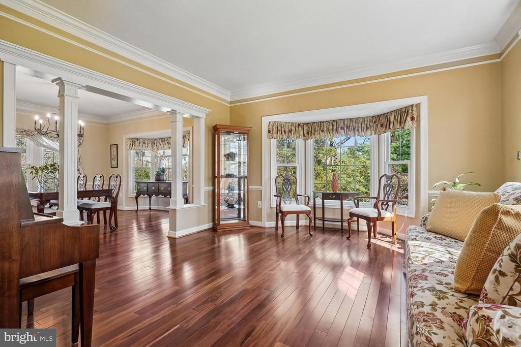 Image 6 of property listing at 13236 MAPLECREST DR, Potomac, MD 20854