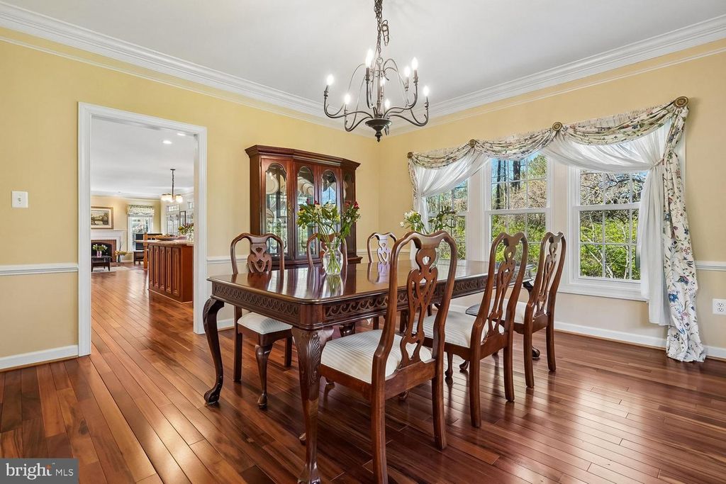 Image 8 of property listing at 13236 MAPLECREST DR, Potomac, MD 20854