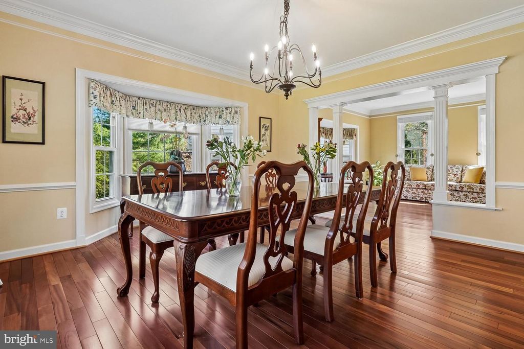 Image 9 of property listing at 13236 MAPLECREST DR, Potomac, MD 20854