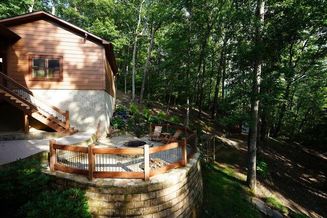 520 Mountain Falls Loop, Ellijay, GA 30536
