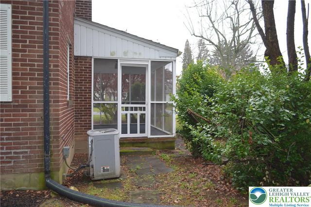 1424 Westgate Drive, Hanover Twp, PA 18017