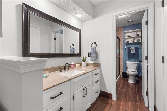 8609 GREENWAY Lane, Lenexa, KS 66215