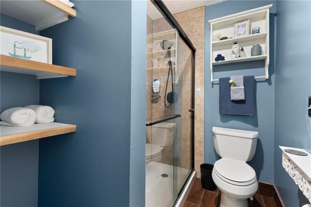 8609 GREENWAY Lane, Lenexa, KS 66215