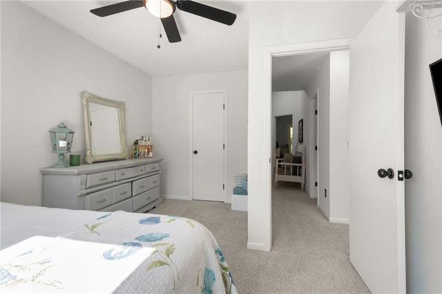 8609 GREENWAY Lane, Lenexa, KS 66215