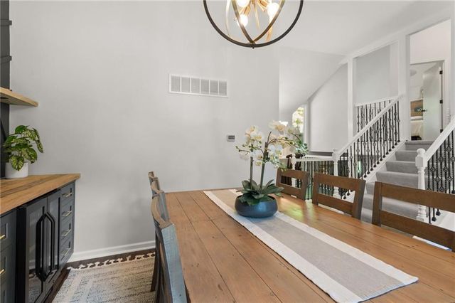 8609 GREENWAY Lane, Lenexa, KS 66215