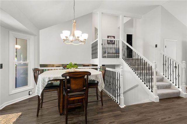 8609 GREENWAY Lane, Lenexa, KS 66215