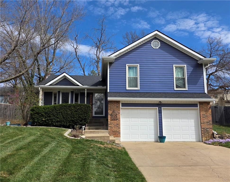 8609 GREENWAY Lane, Lenexa, KS 66215