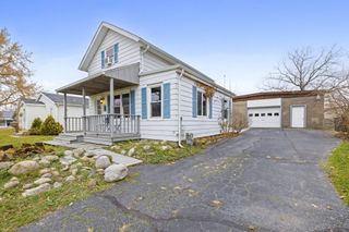 607 Sherwood Avenue, Three Oaks Vllg, MI 49128