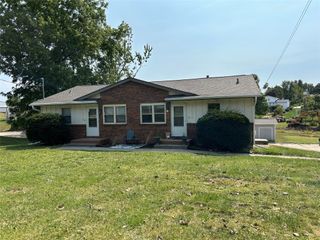 4665 E Oakwood Drive, Pleasant Hill, IA 50327