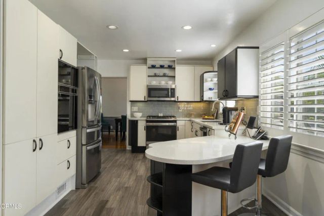 2145 Las Lunas Street, Pasadena, CA 91107