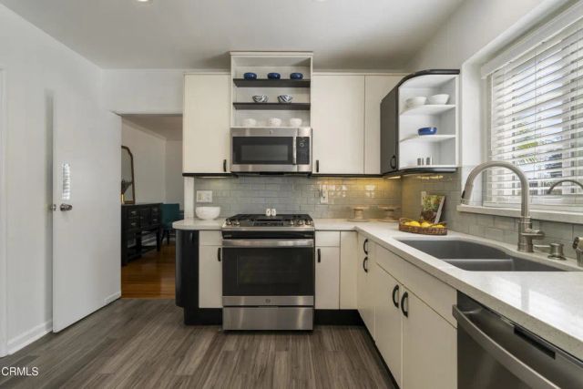 2145 Las Lunas Street, Pasadena, CA 91107