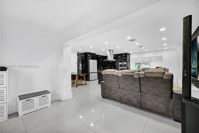 6190 W 14th Ave, Hialeah, FL 33012