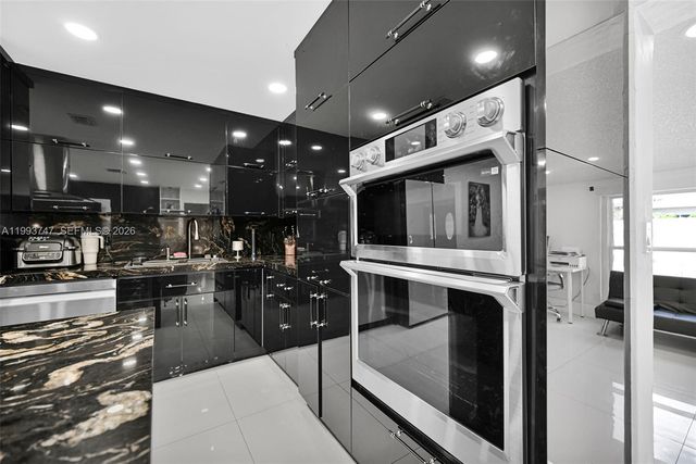 6190 W 14th Ave, Hialeah, FL 33012