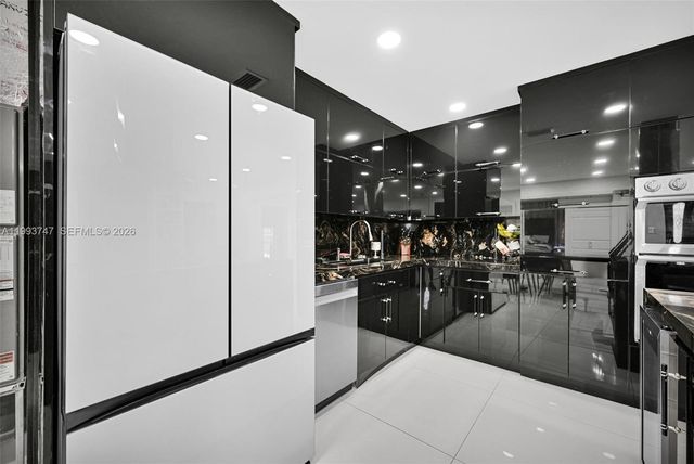 6190 W 14th Ave, Hialeah, FL 33012