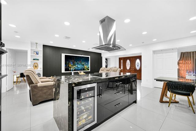 6190 W 14th Ave, Hialeah, FL 33012