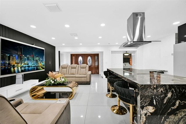 6190 W 14th Ave, Hialeah, FL 33012