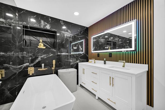 6190 W 14th Ave, Hialeah, FL 33012