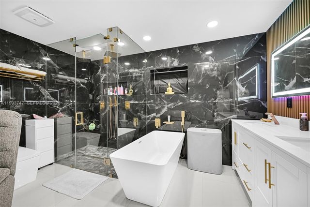 6190 W 14th Ave, Hialeah, FL 33012