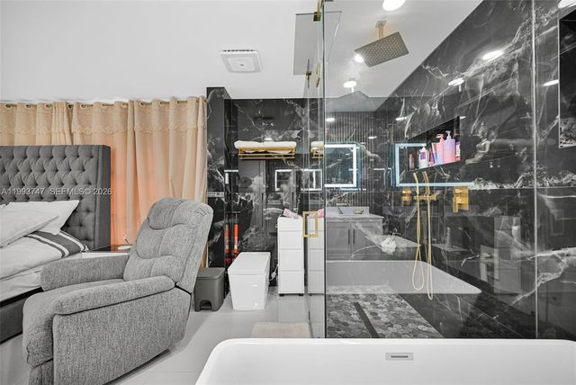 6190 W 14th Ave, Hialeah, FL 33012