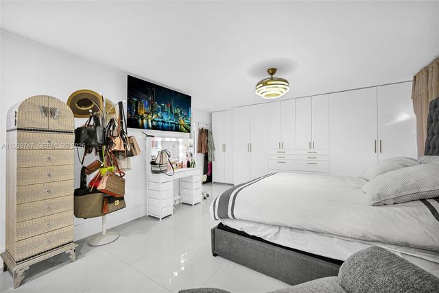 6190 W 14th Ave, Hialeah, FL 33012