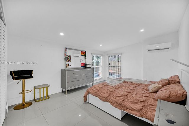 6190 W 14th Ave, Hialeah, FL 33012