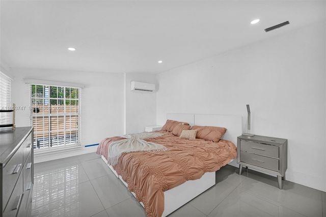 6190 W 14th Ave, Hialeah, FL 33012