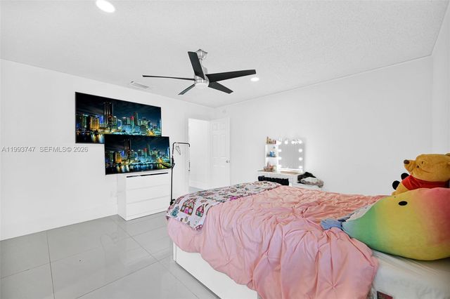 6190 W 14th Ave, Hialeah, FL 33012