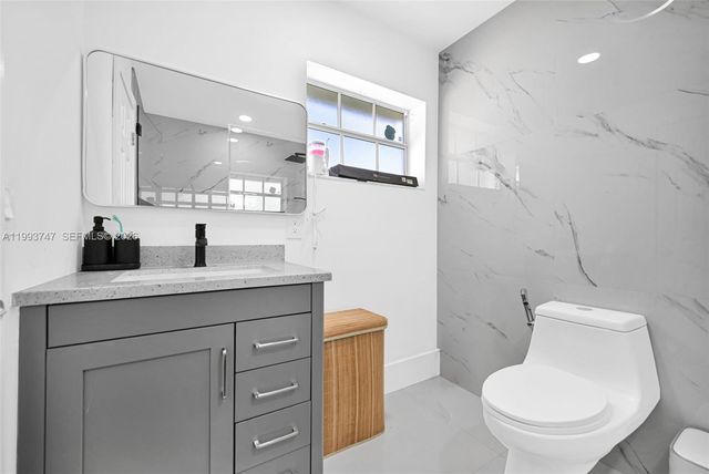 6190 W 14th Ave, Hialeah, FL 33012