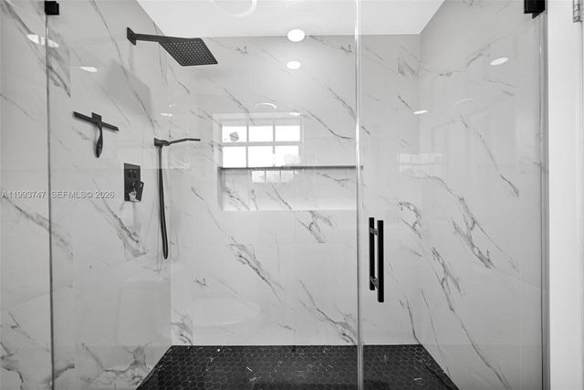 6190 W 14th Ave, Hialeah, FL 33012