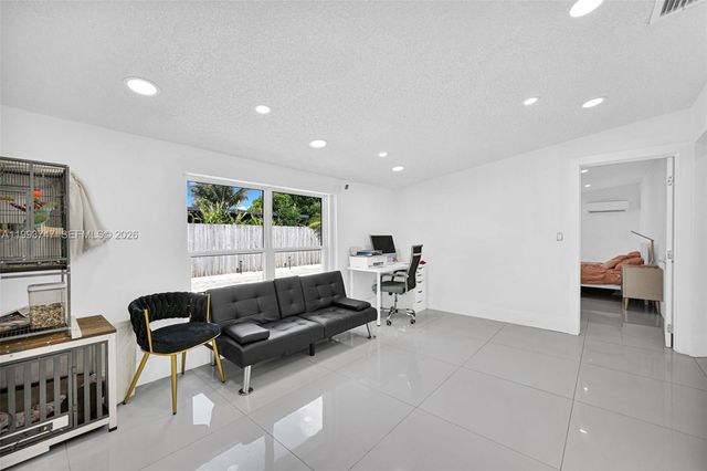 6190 W 14th Ave, Hialeah, FL 33012